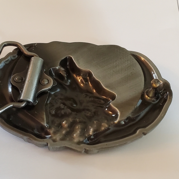 New wolf howling at moon feathers belt buckle - Picture 5 of 8